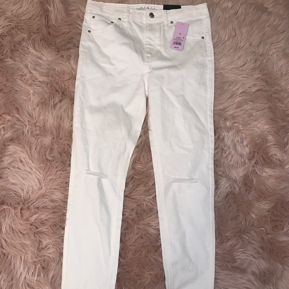 white jeans!